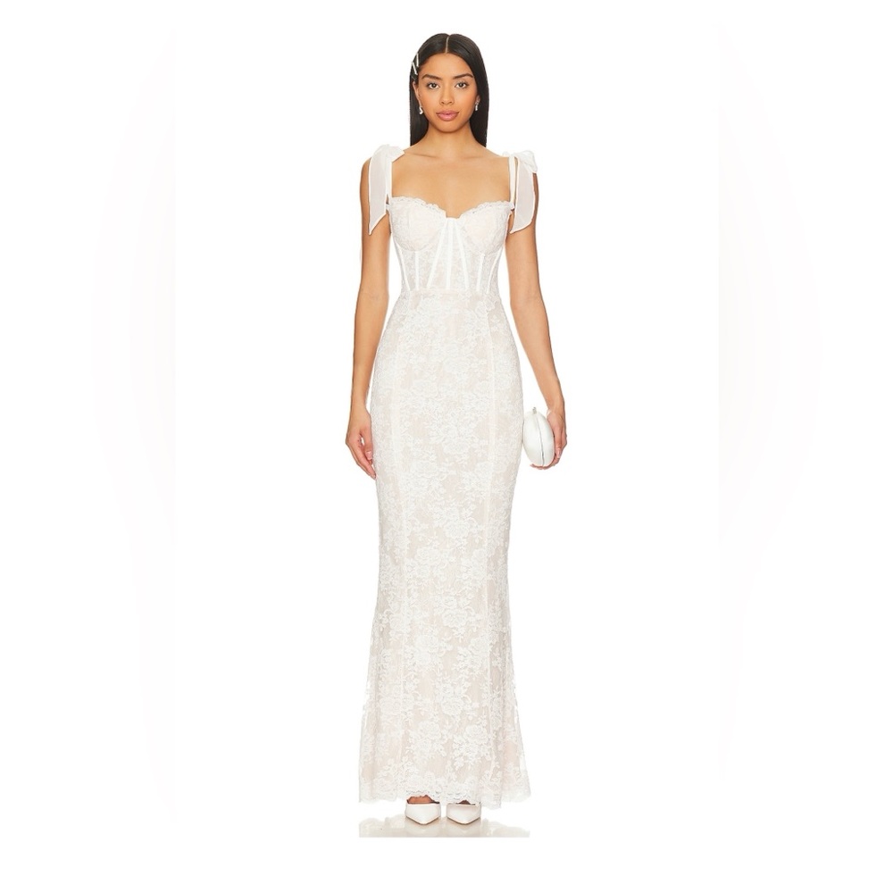 V. Chapman The Romanza Dress in White Chantilly Lace - Size 4